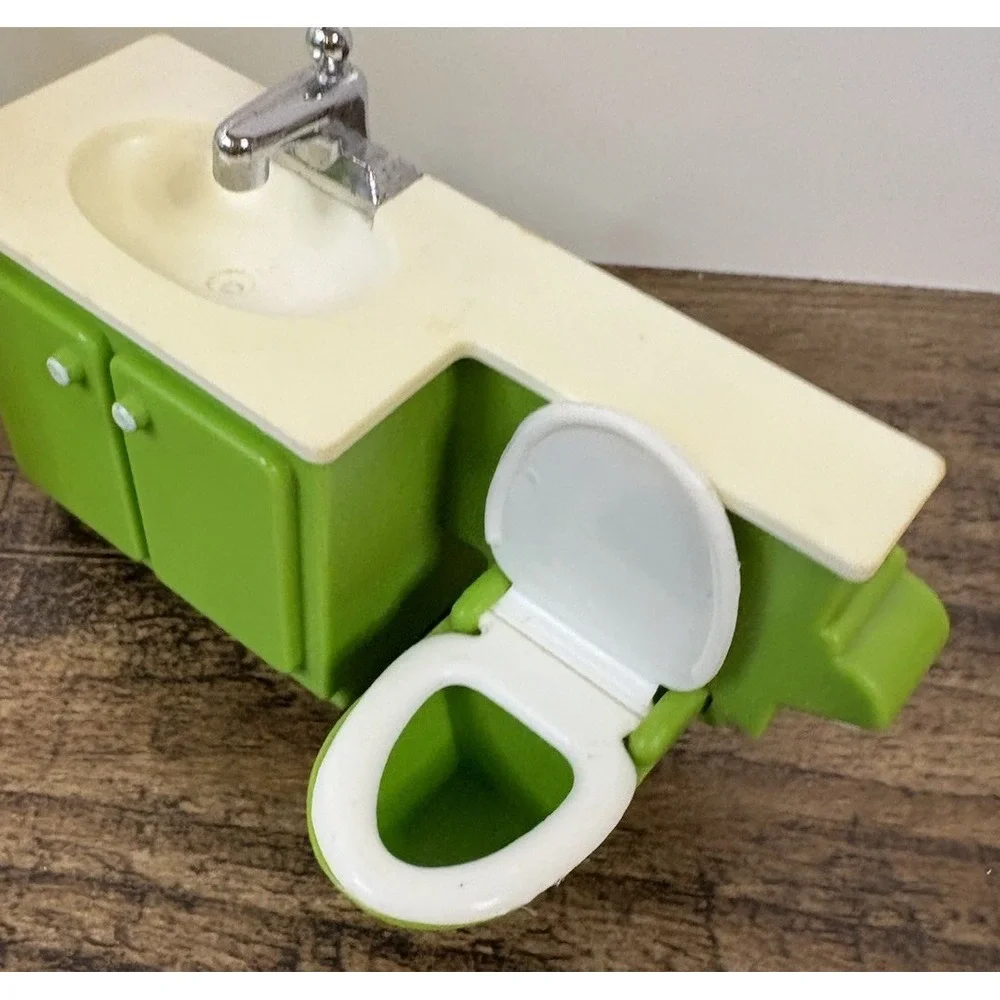 Vintage 1977 Fisher Price Dollhouse Family Green Bathroom Toilet Shower Vanity
